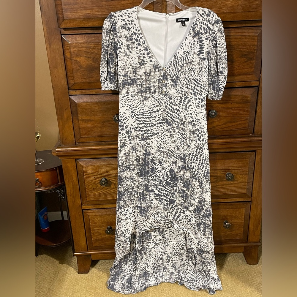 Express Short Sleeve Animal print hi-low Maxi dress size XS - Picture 1 of 7